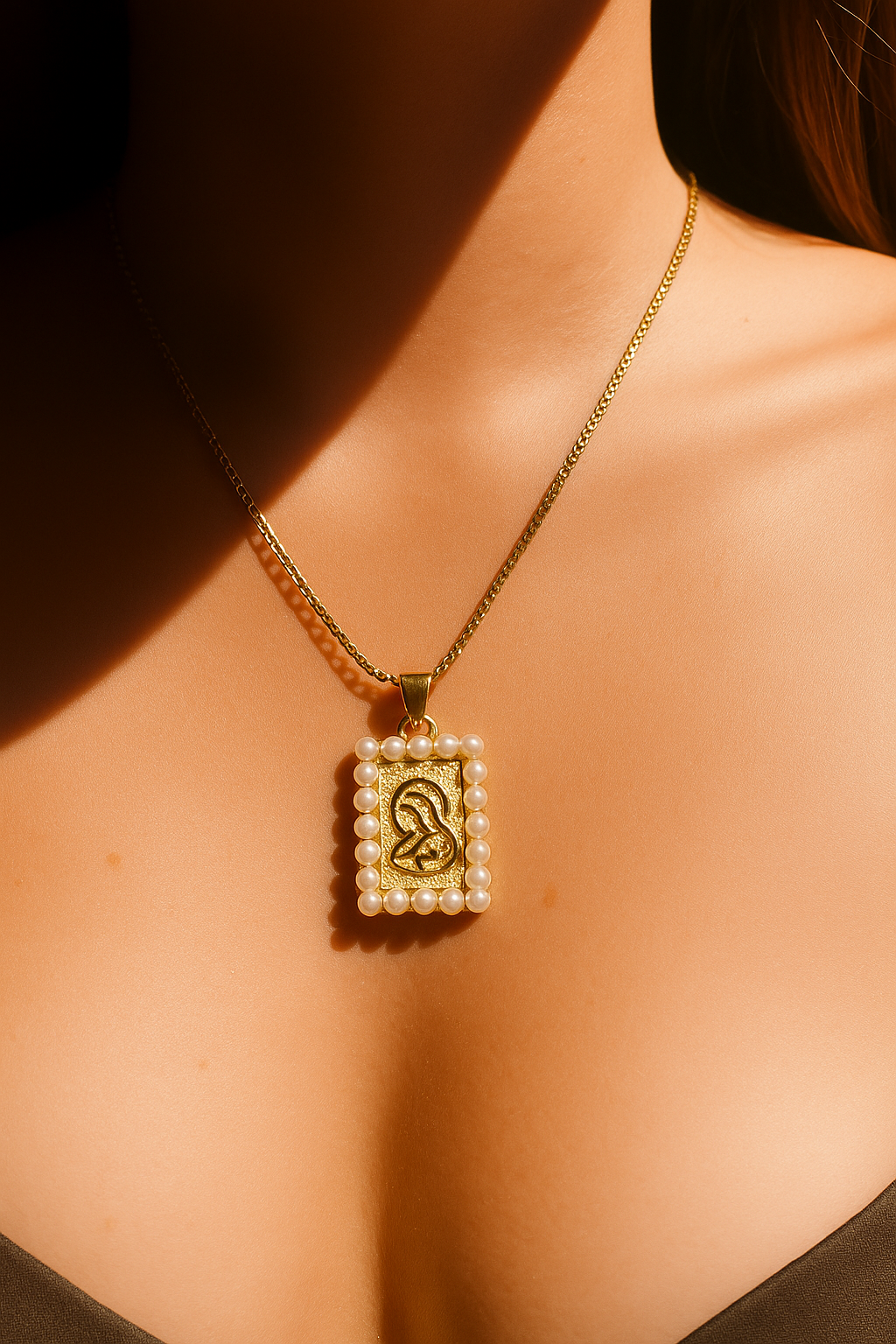 Escapulario Dorado con Perlas